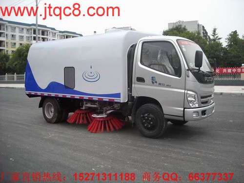 掃路車(chē)又名道路清掃車(chē)