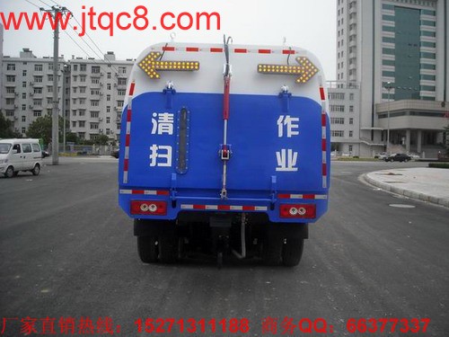 掃路車(chē)又名道路清掃車(chē)