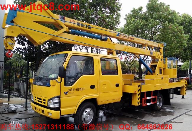 慶鈴18米高空作業(yè)車(國(guó)四)采用慶鈴底盤加裝上裝部分而成;液壓式三節(jié)折疊臂,最大作業(yè)高度18米,作業(yè)輻度5.7米; 采用國(guó)產(chǎn)、進(jìn)口換向閥及液壓油缸,換向平穩(wěn),操作靈活方便;隨車安裝四個(gè)液壓支腿,以保證整車在操作時(shí)的穩(wěn)定性與安全性;支腿與工作臂互鎖,安全可靠,防止誤操作過位.
